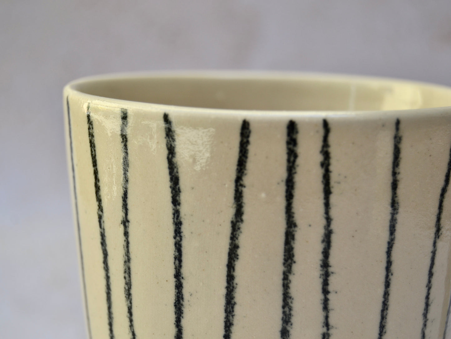 Tassa llapis ceràmic negre