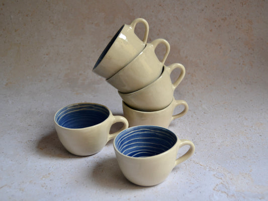 Joc de cafè blau i línies